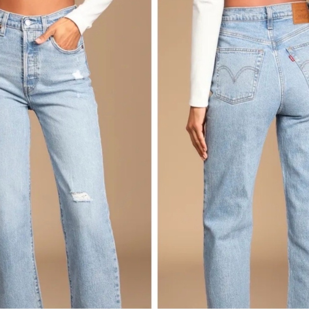 Levi’s Straight Ankle Ribcage Jeans in light wash distressed